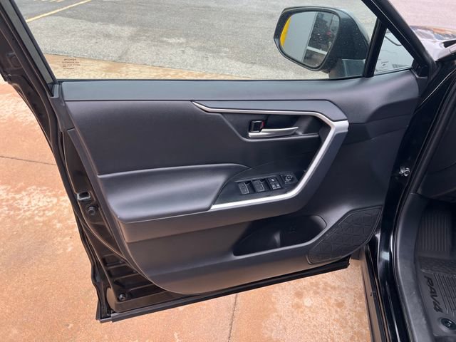 Used 2025 Toyota RAV4 XLE image 10