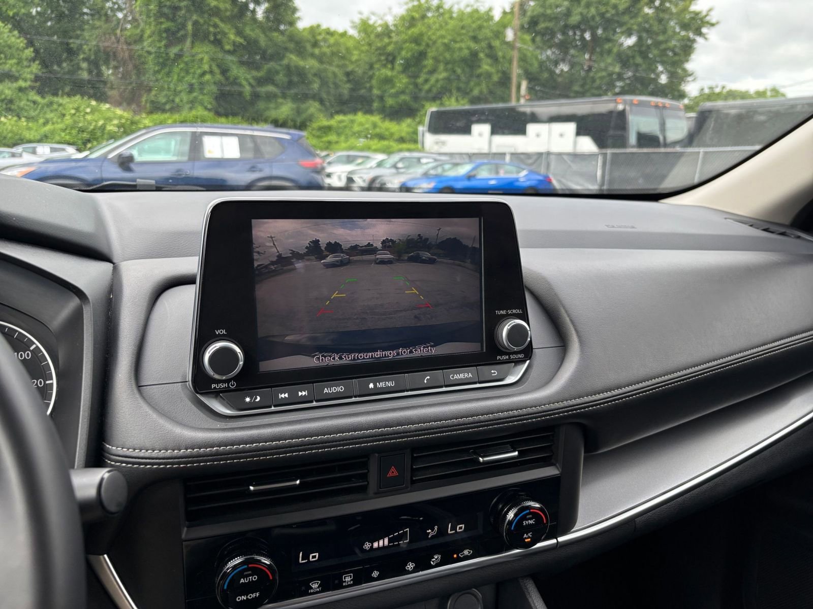 Used 2025 Nissan Rogue SV FWD image 25