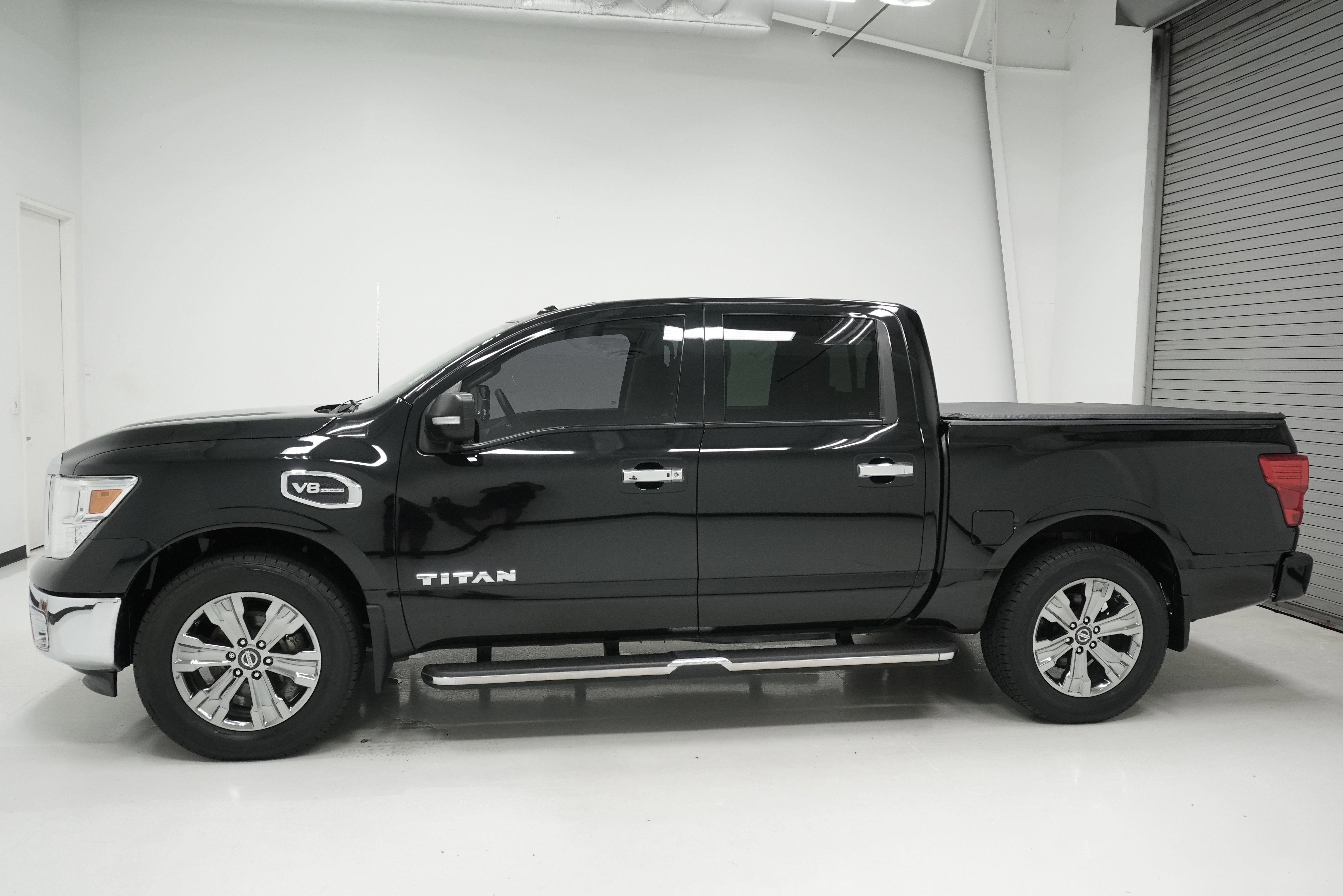 Used 2017 Nissan Titan SV RWD image 6