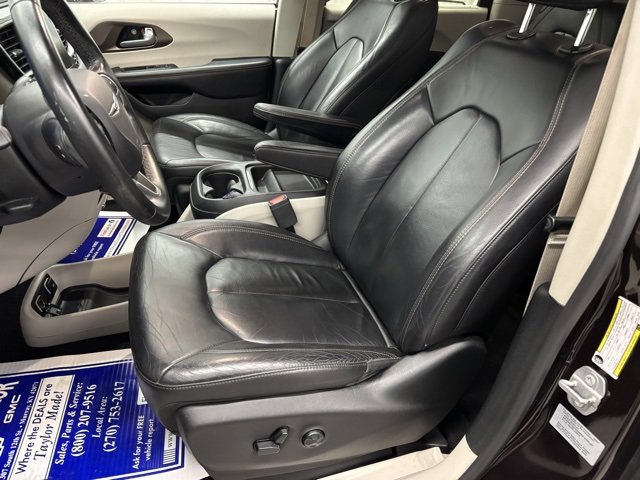 Used 2017 Chrysler Pacifica Touring-L image 15