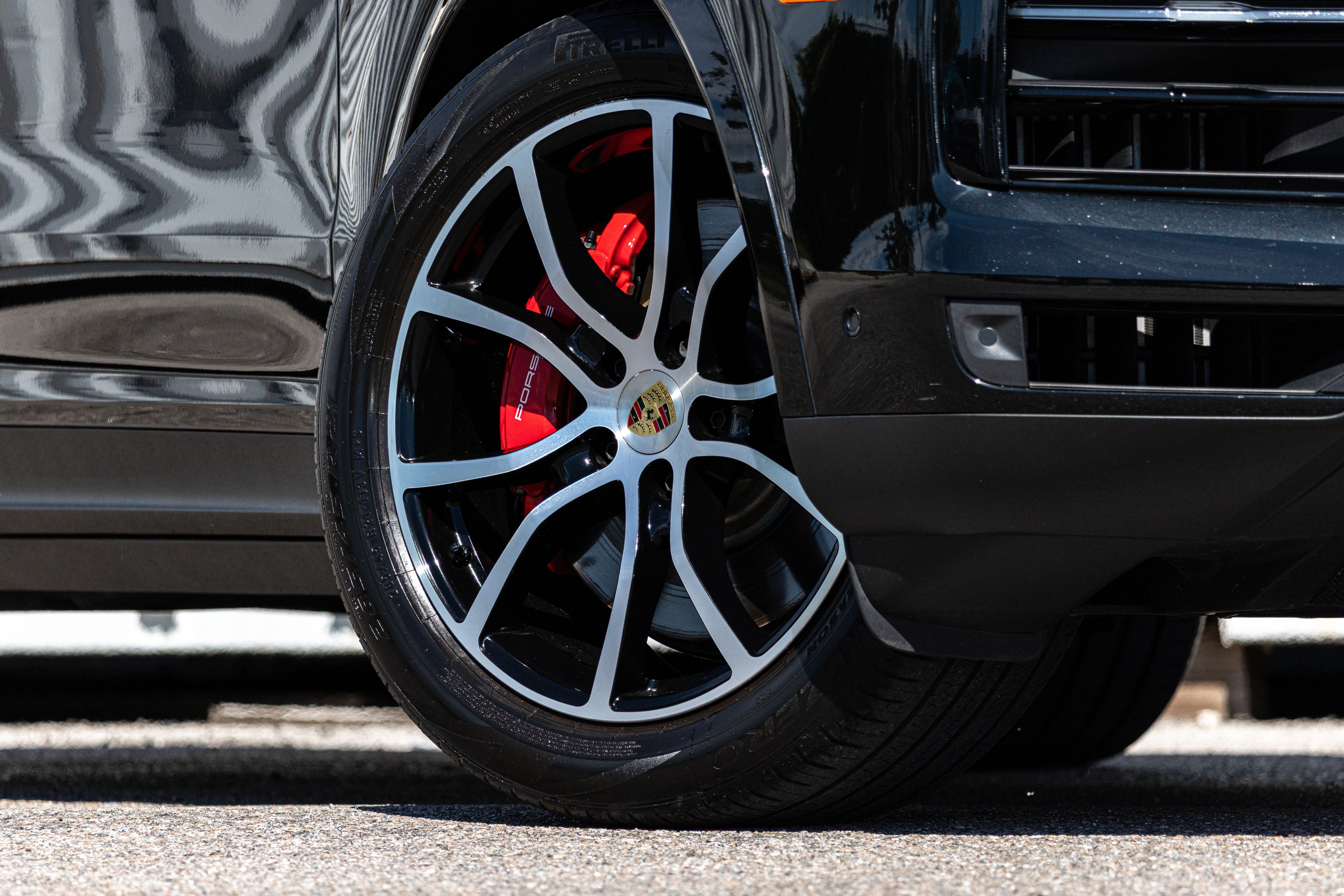 Used 2024 Porsche Cayenne S AWD/4WD image 18