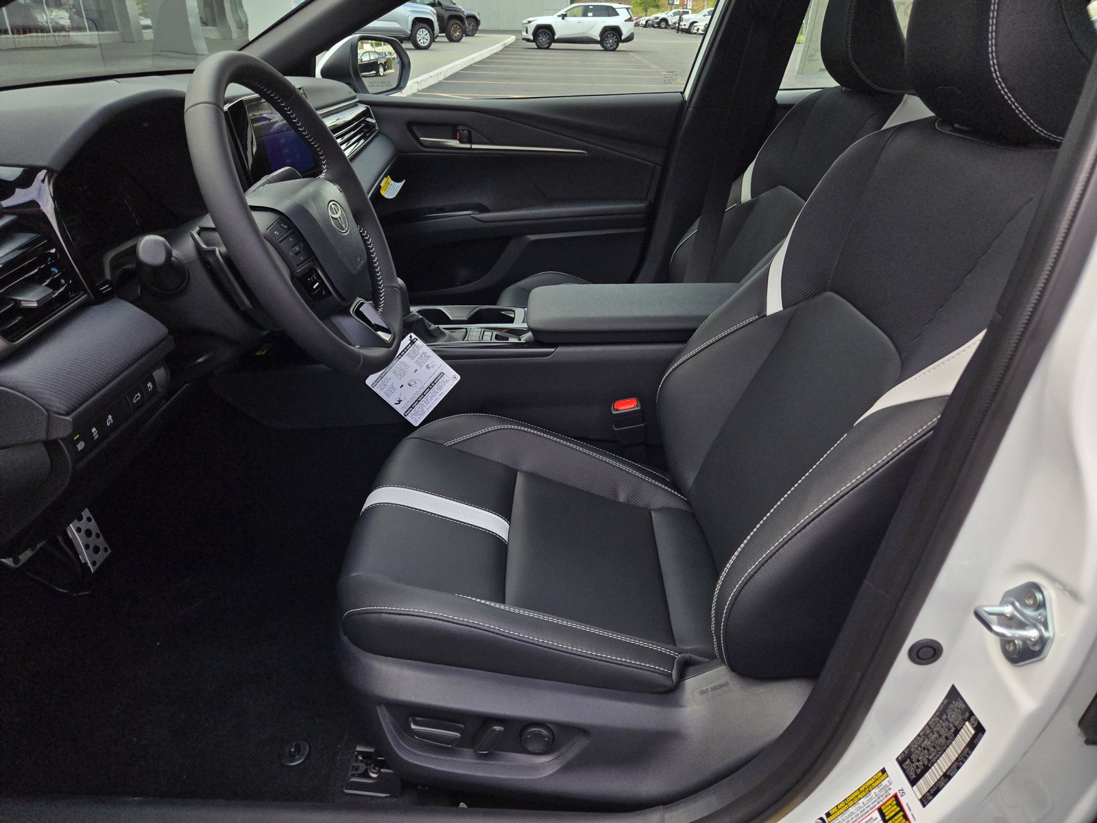 Used 2026 Toyota Camry SE FWD image 15