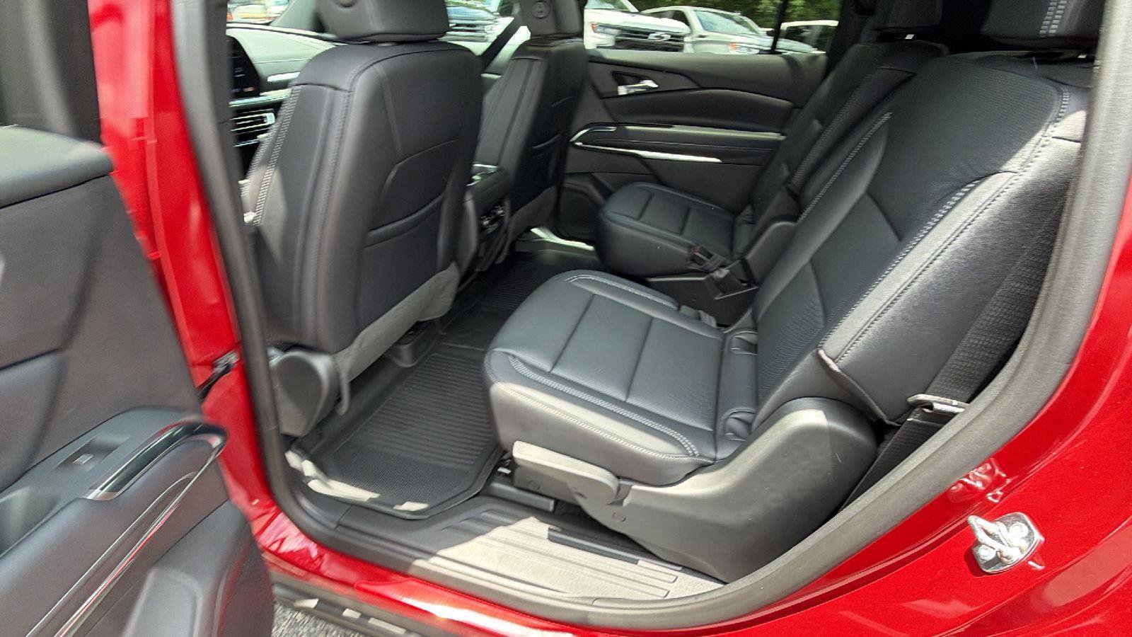 New 2026 Chevrolet Traverse LT w/ Sun and Wheel Package FWD image 18