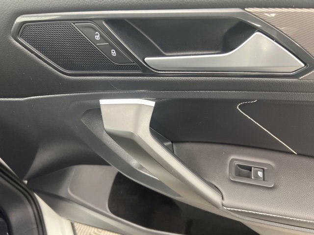 Used 2022 Volkswagen Tiguan SE image 25