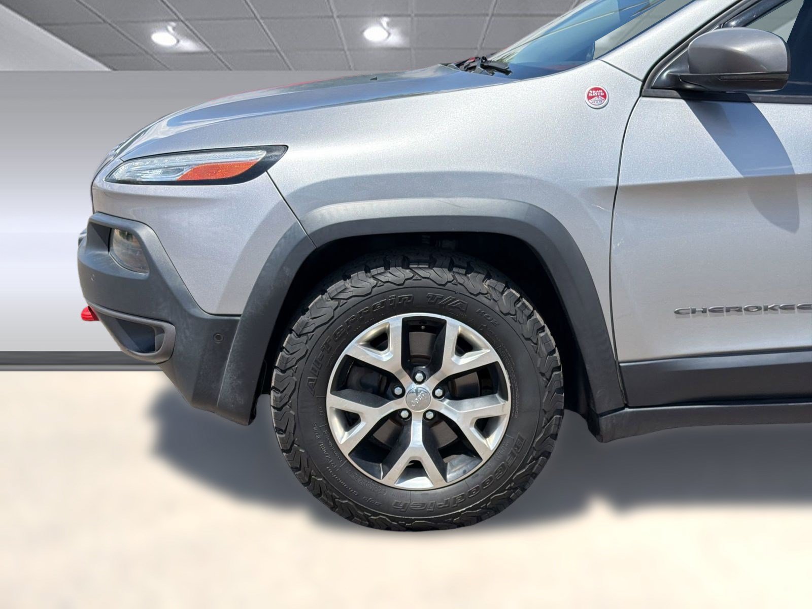 Used 2017 Jeep Cherokee Trailhawk AWD/4WD image 20