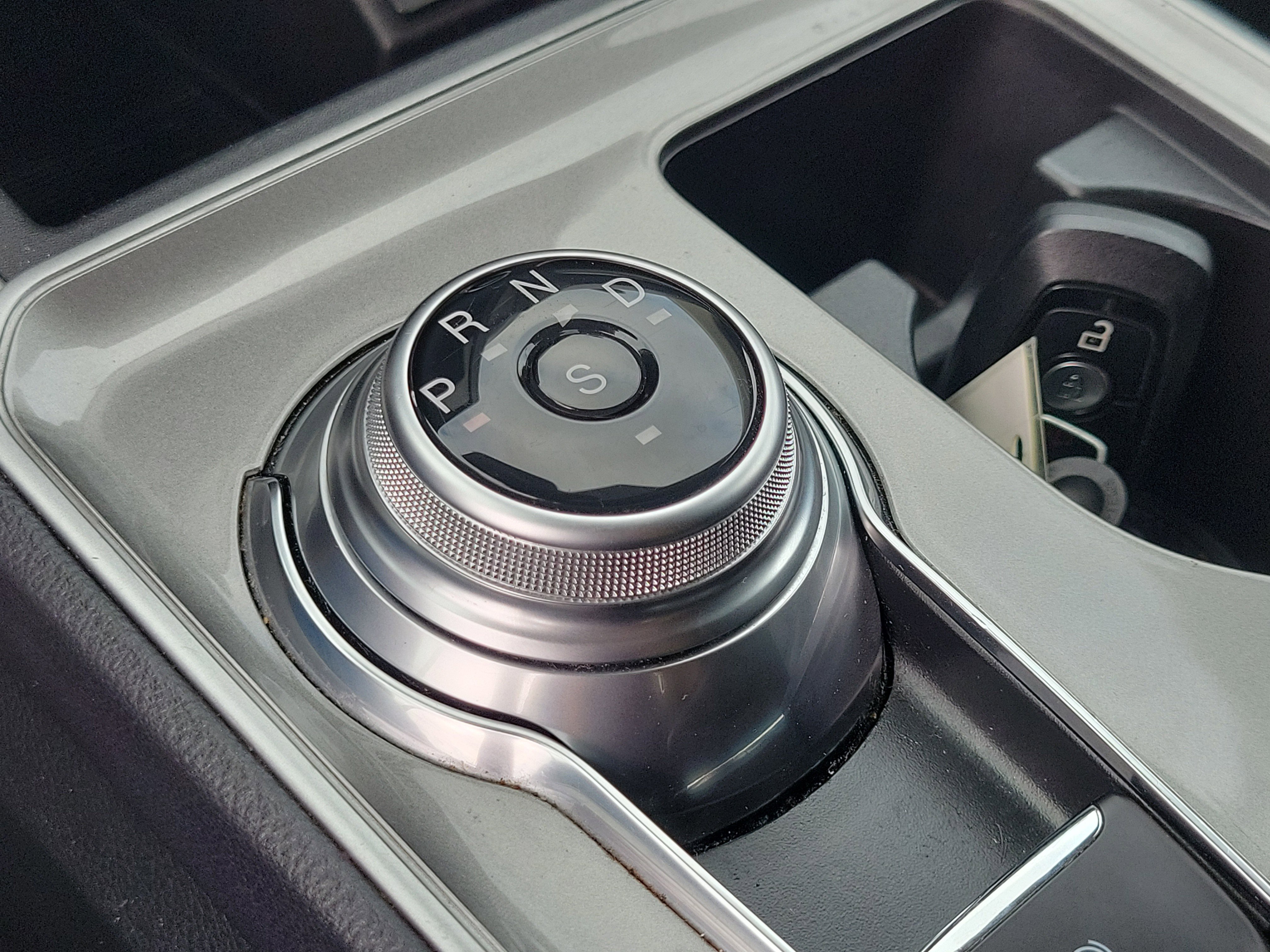 Used 2023 Ford Edge SEL image 29