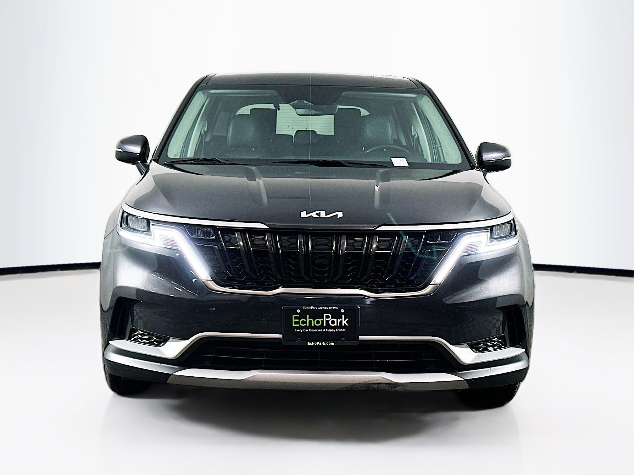 Used 2024 Kia Carnival LX image 2