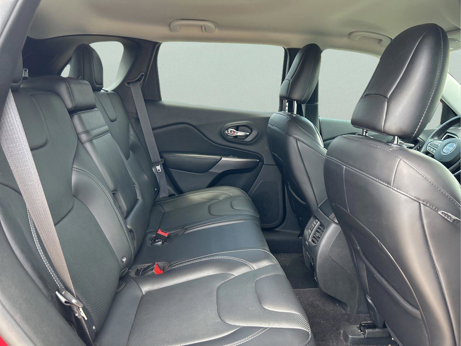Certified 2019 Jeep Cherokee Limited w/ Technology Group FWD image 11