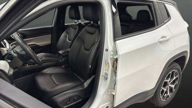 Certified 2025 Jeep Compass Limited AWD/4WD image 9