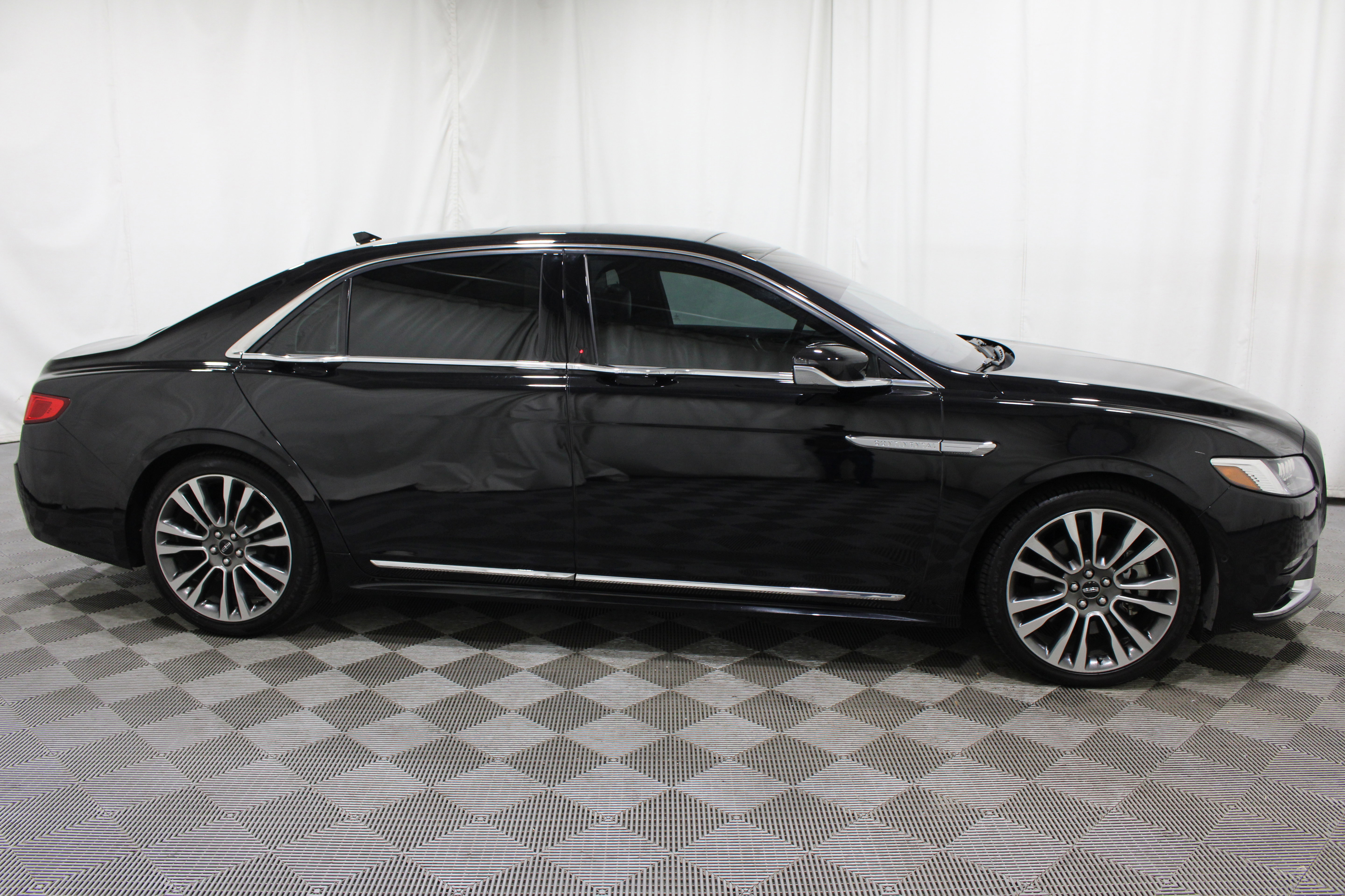 Used 2019 Lincoln Continental Reserve w/ Rear Seat Package FWD image 28