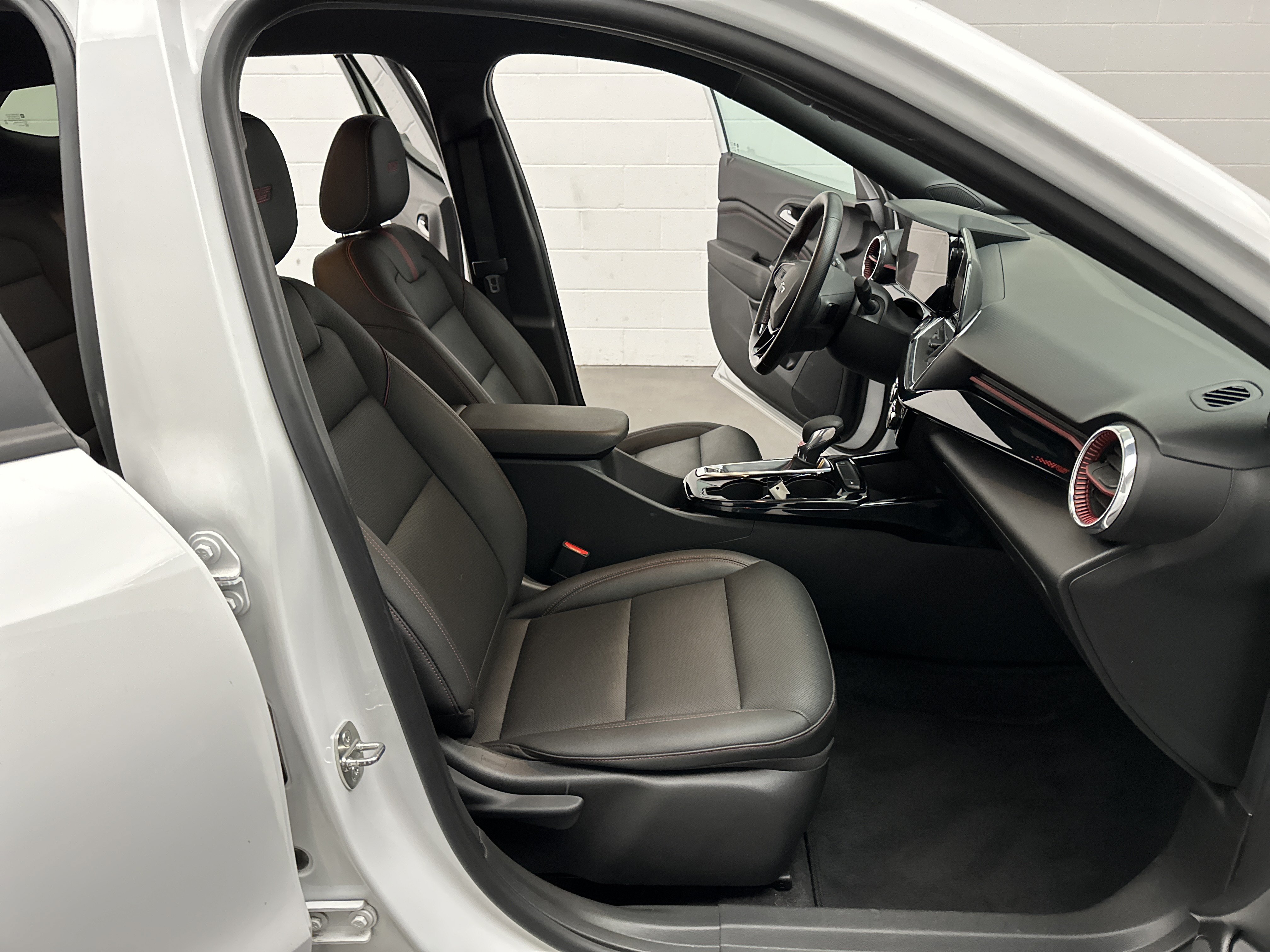 Used 2024 Chevrolet Trax RS w/ Driver Confidence Package FWD image 20