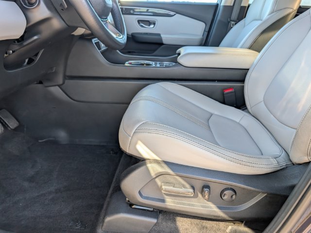 Used 2025 Honda Pilot EX-L image 8
