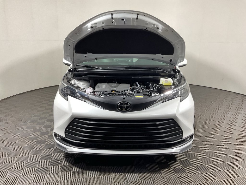 New 2026 Toyota Sienna XLE FWD image 11
