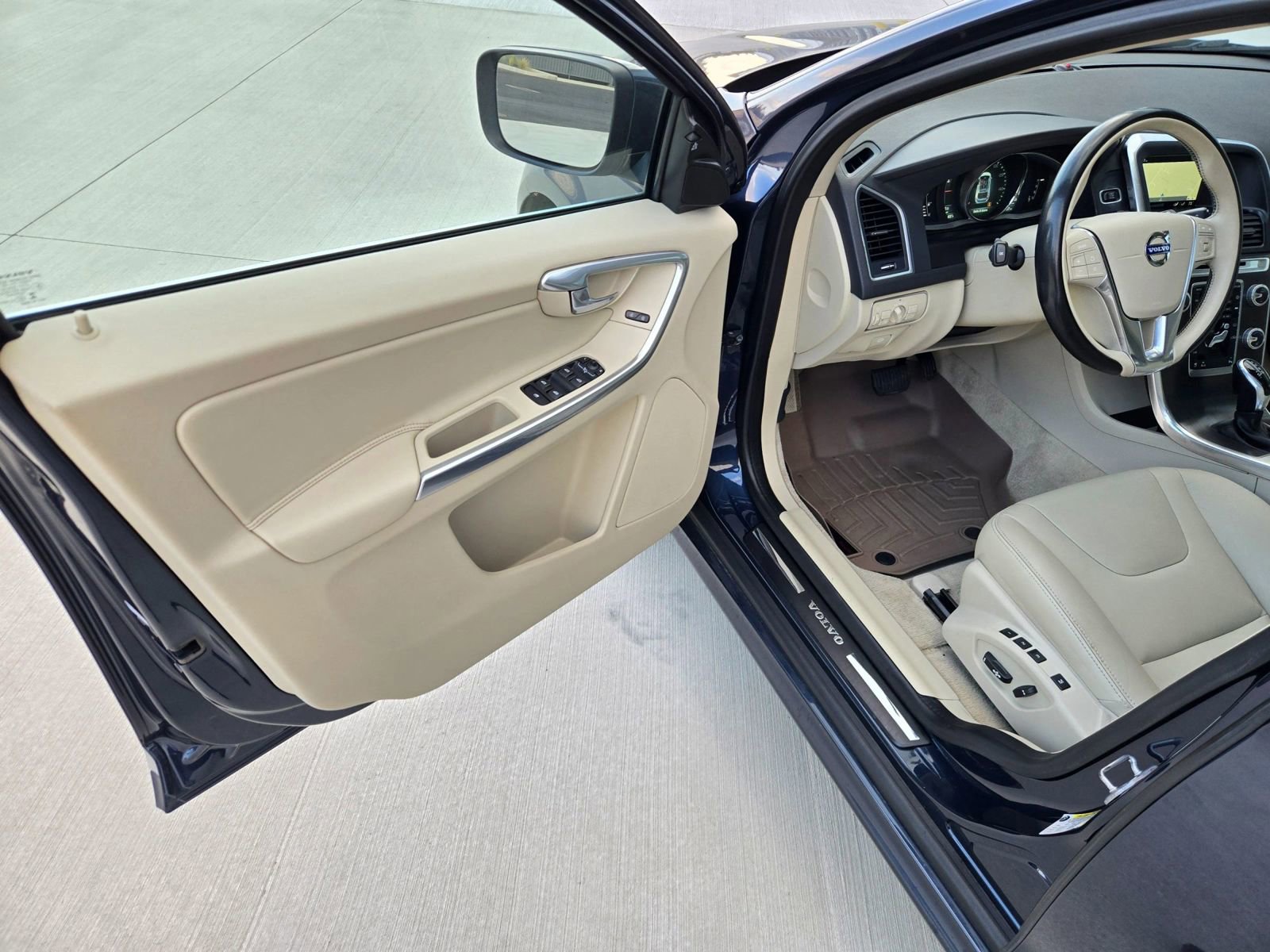 Used 2015 Volvo XC60 T5 image 10