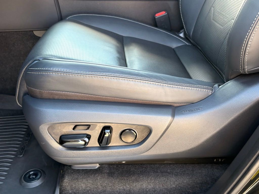 Used 2024 Lexus GX 550 w/ Accessory Package (2T) image 29