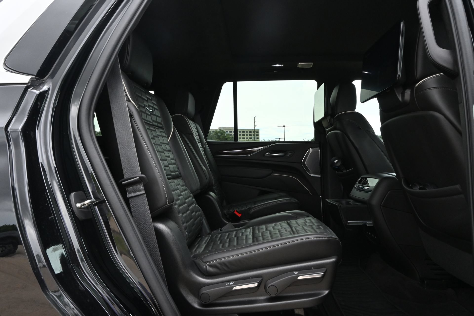Certified 2023 Cadillac Escalade Premium Luxury Platinum AWD/4WD image 21