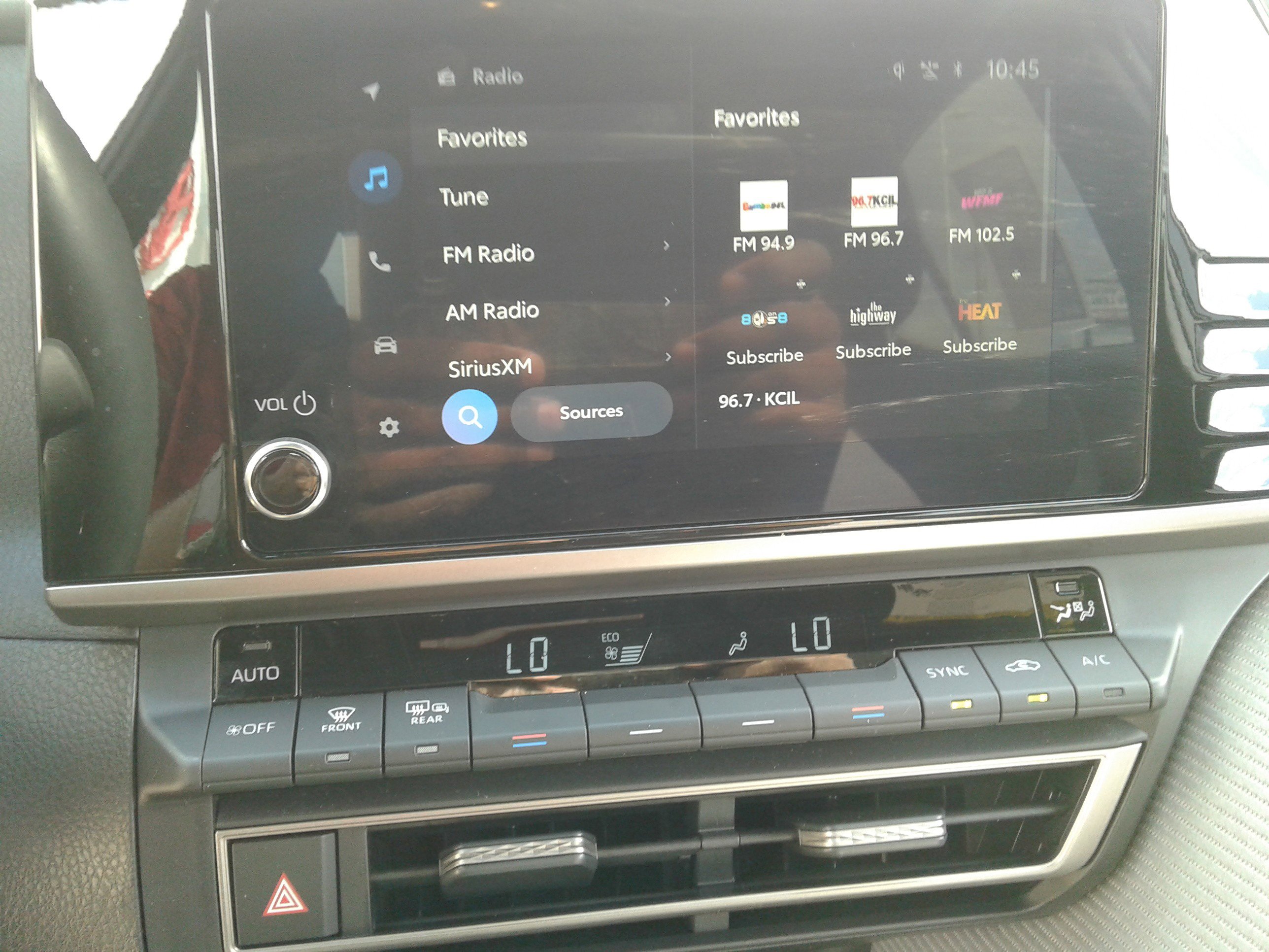 Used 2025 Toyota Camry SE w/ Convenience Package image 18