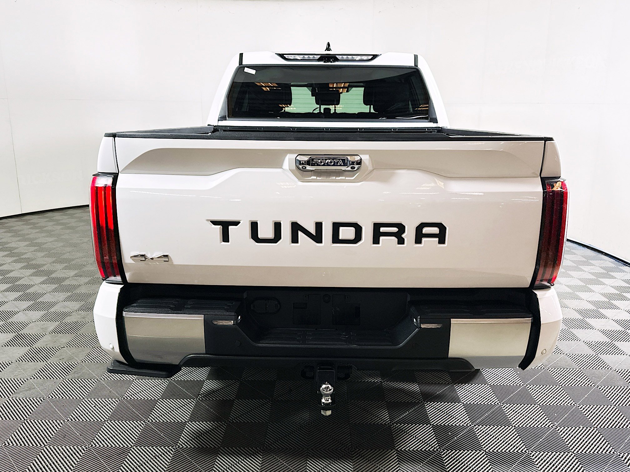 Used 2022 Toyota Tundra Limited image 4
