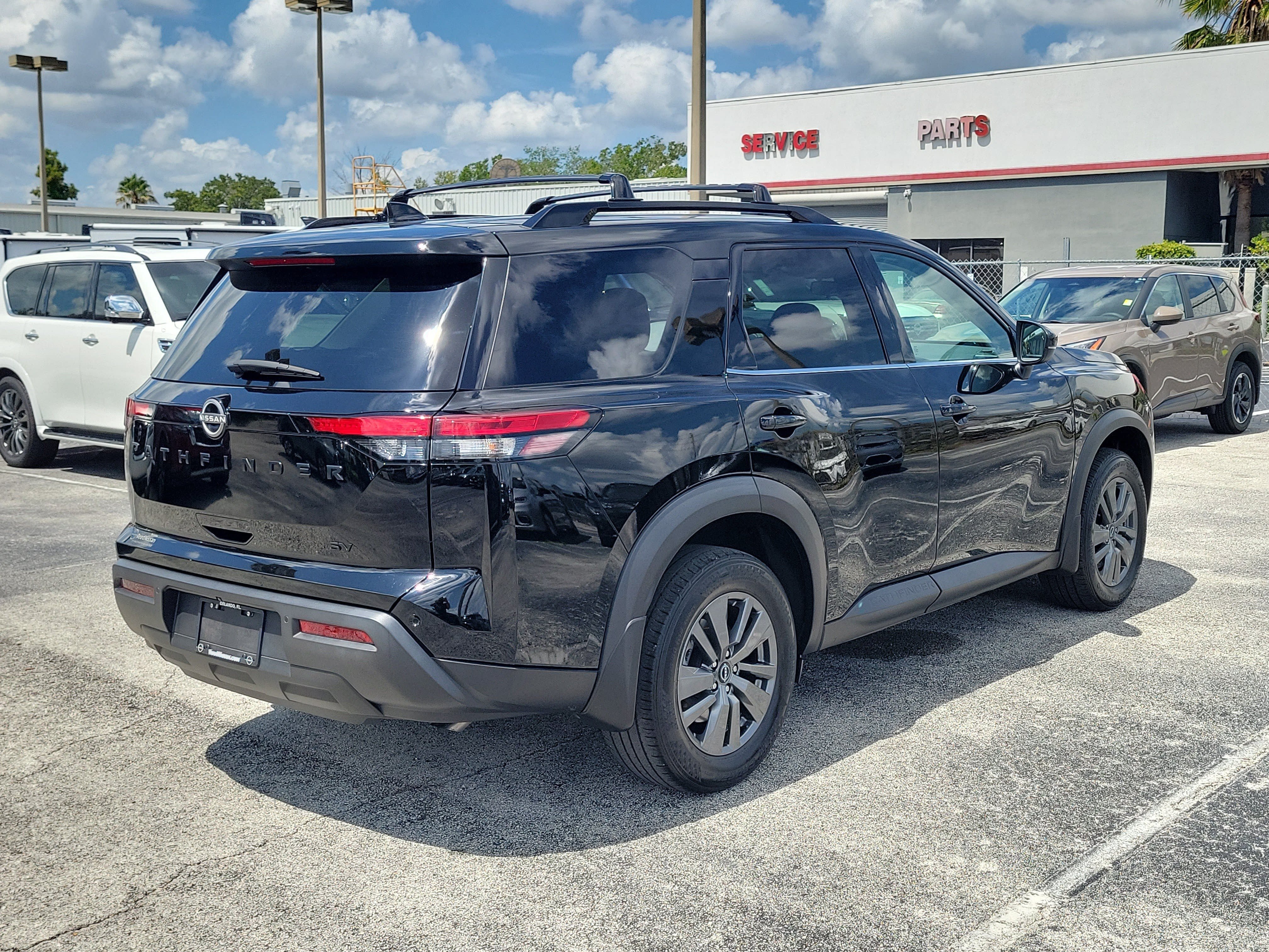 Certified 2024 Nissan Pathfinder SV w/ Black Appearance Package FWD image 4