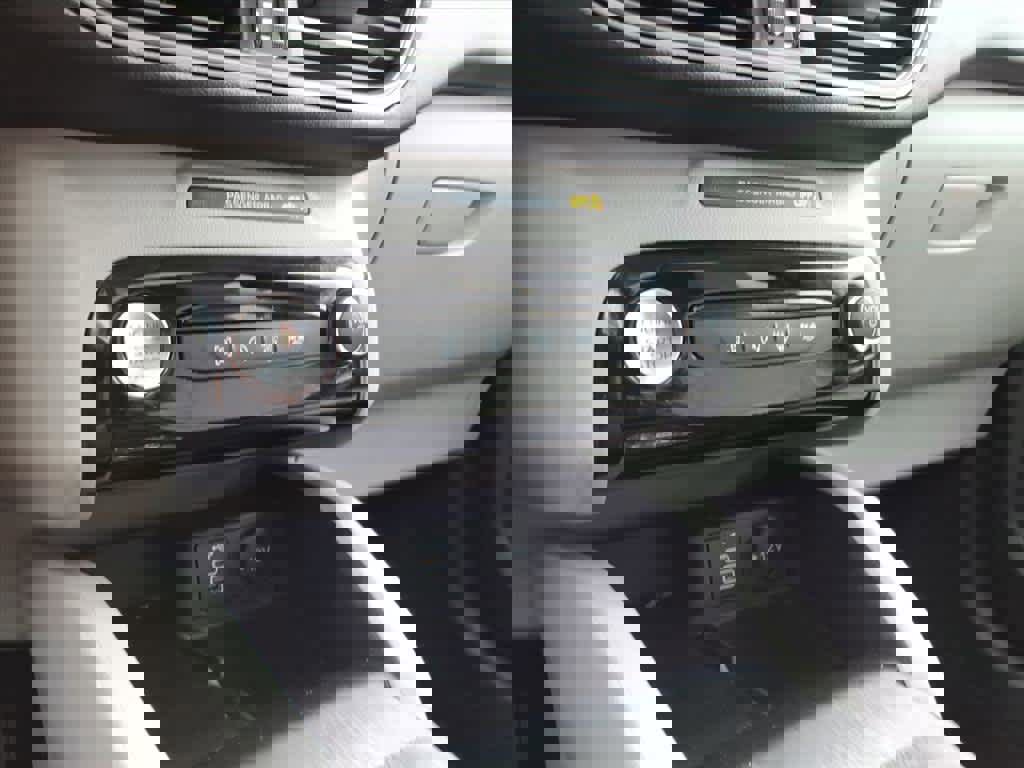 Used 2025 Ford Escape Active w/ Active Premium Tech Pack image 20