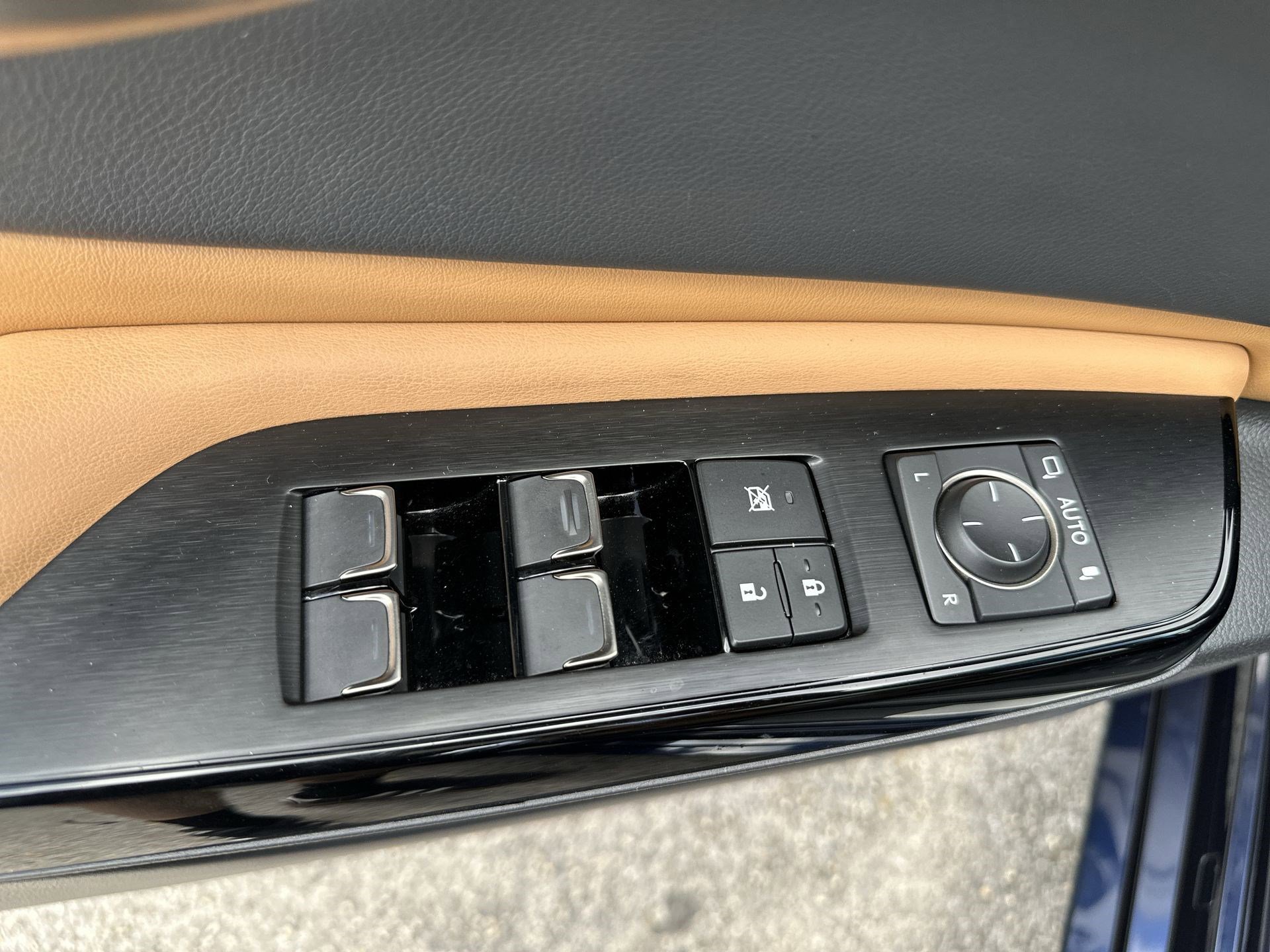 Used 2022 Lexus ES 350 w/ Premium Package image 15