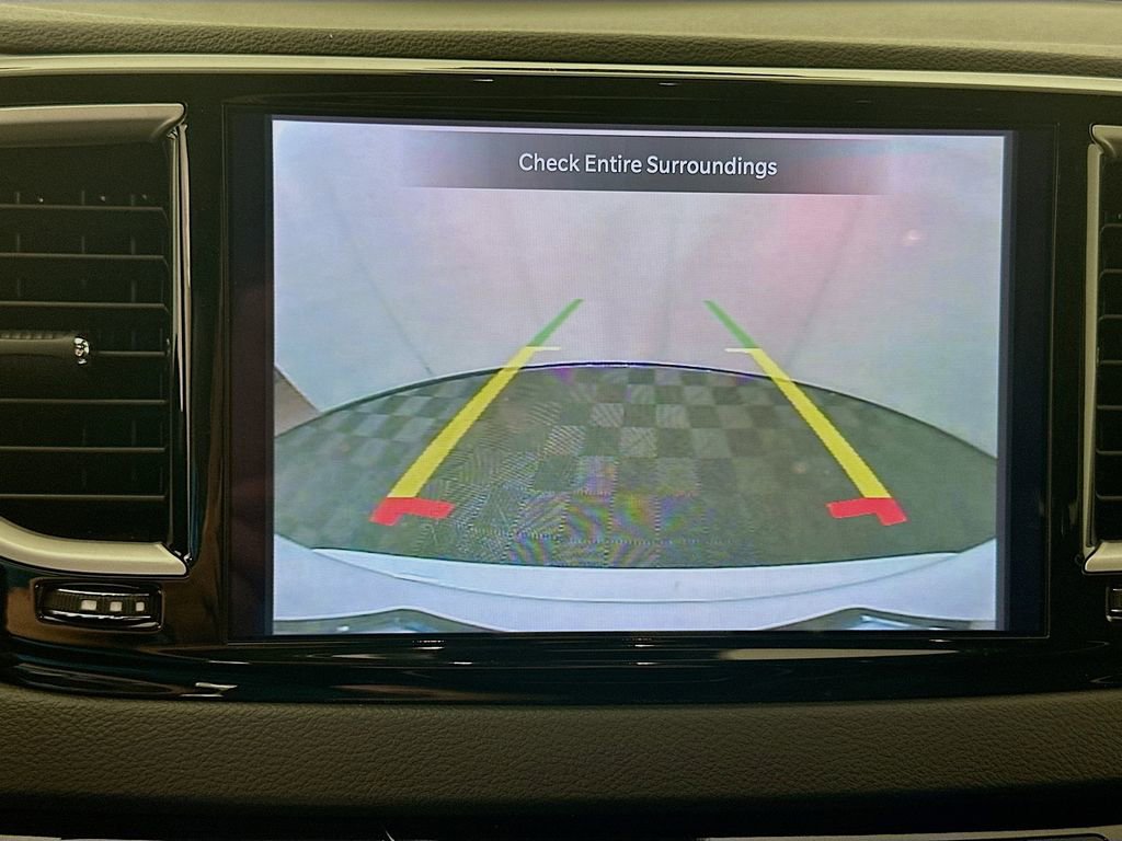 Used 2024 Chrysler Pacifica Touring-L image 13