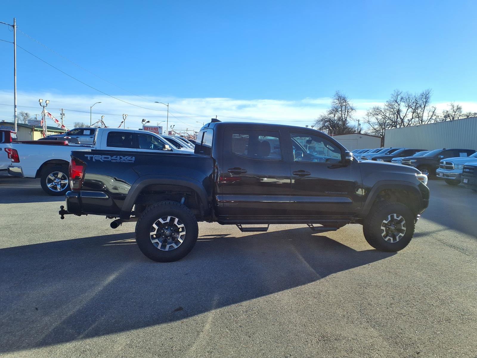 Used 2019 Toyota Tacoma TRD Off-Road w/ Technology Package AWD/4WD image 22