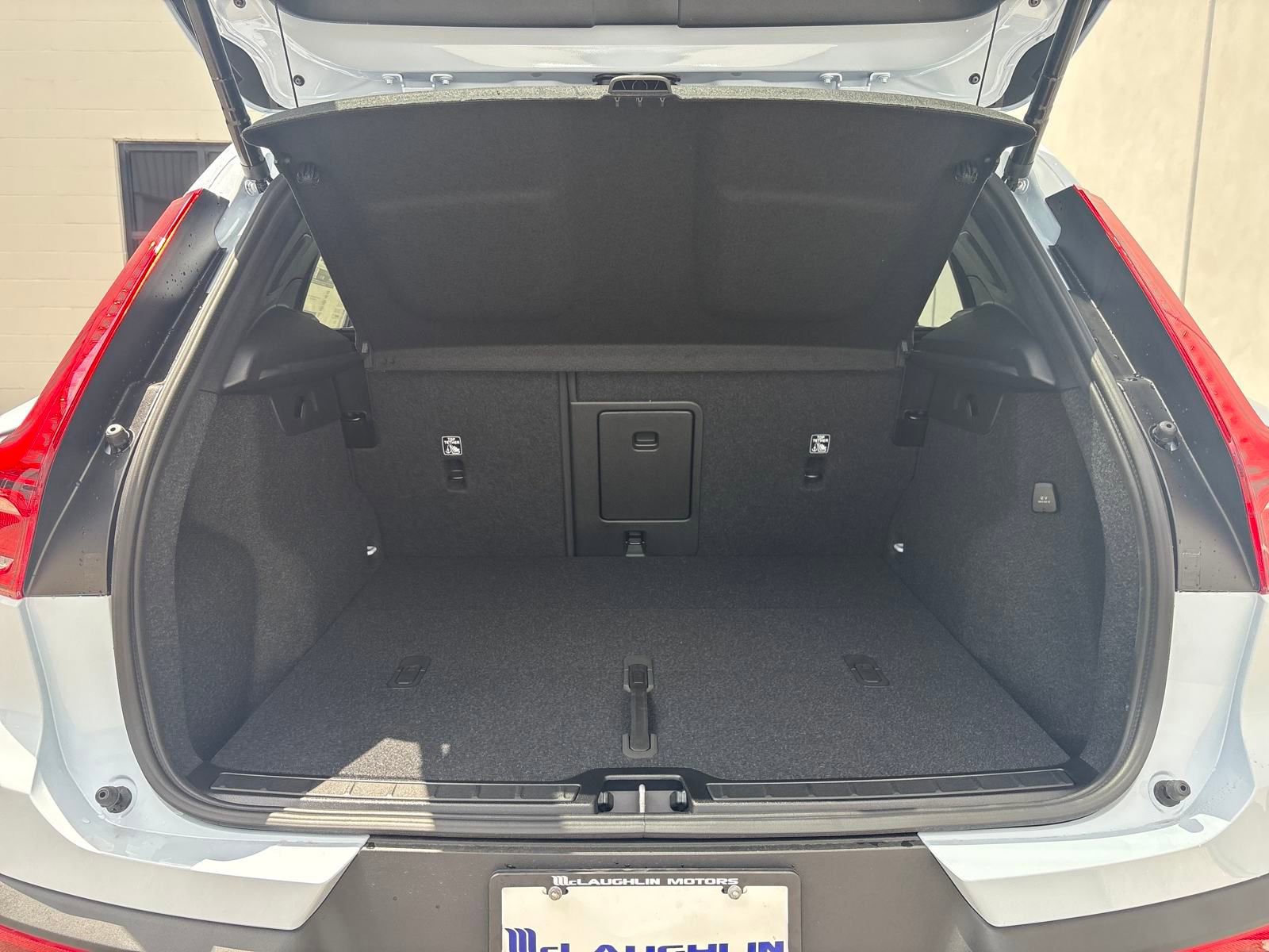 New 2026 Volvo XC40 B5 Plus w/ Protection Package Premier image 28