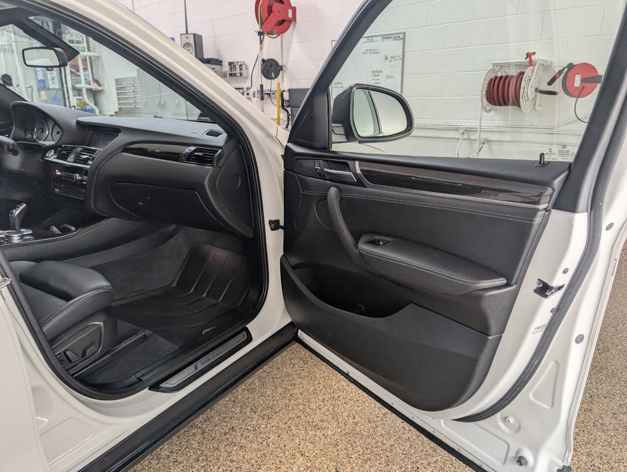 Used 2017 BMW X4 xDrive28i AWD/4WD image 18
