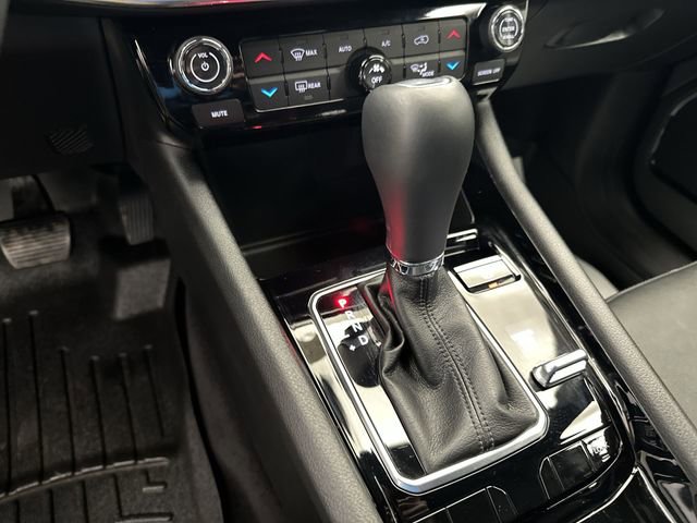 Used 2023 Jeep Compass Limited image 24