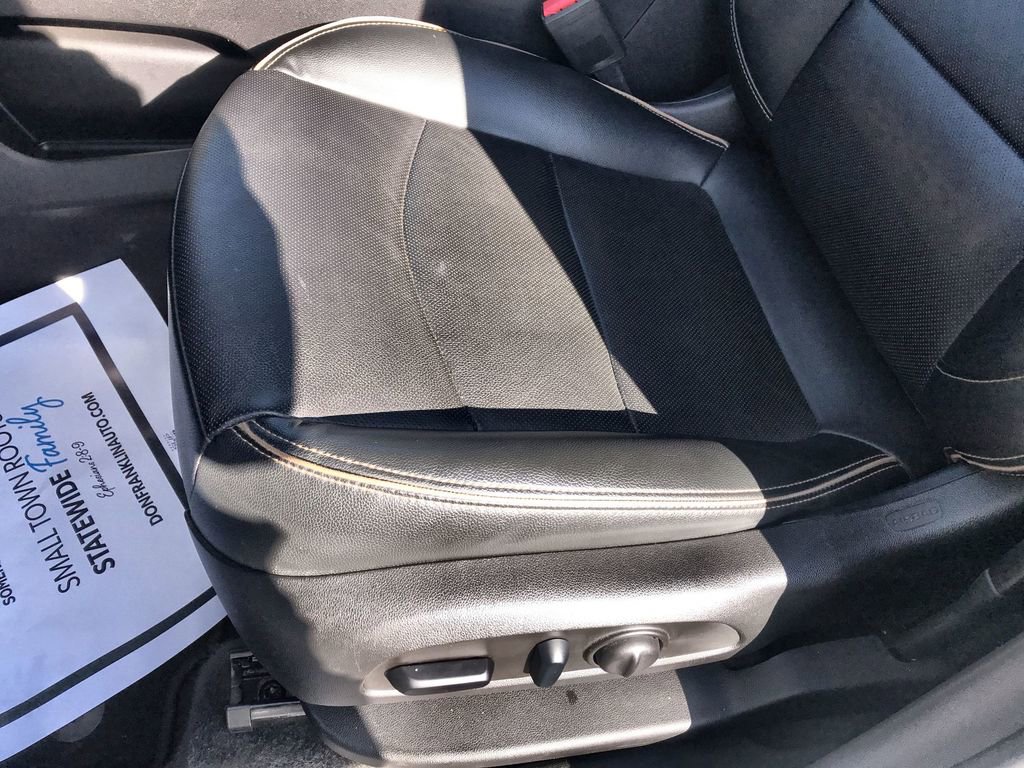 Used 2023 GMC Terrain AT4 image 12