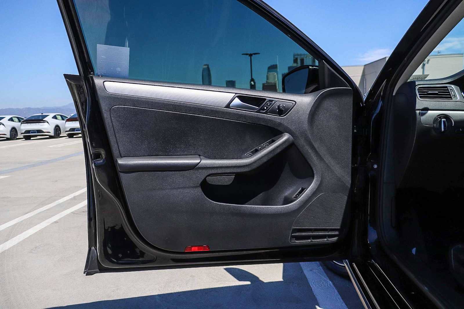 Used 2017 Volkswagen Jetta SE image 22