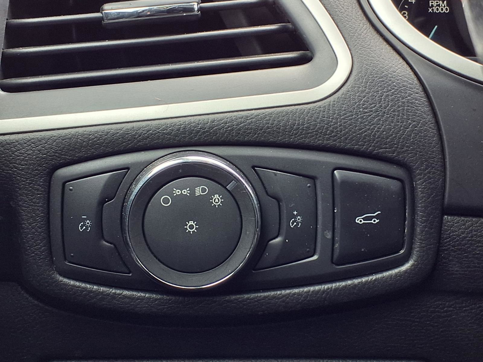 Used 2015 Ford Edge SEL w/ Equipment Group 201A image 19