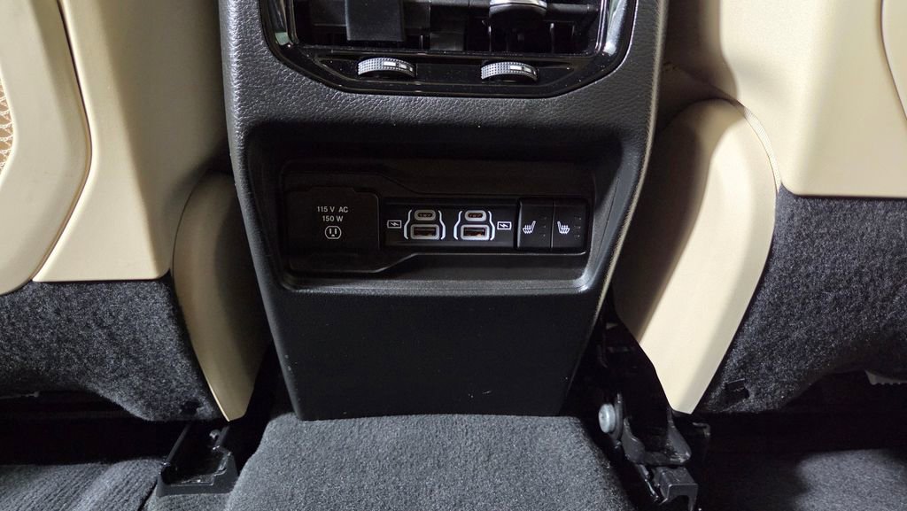 Used 2023 Jeep Grand Cherokee Limited w/ Luxury Tech Group II AWD/4WD image 35