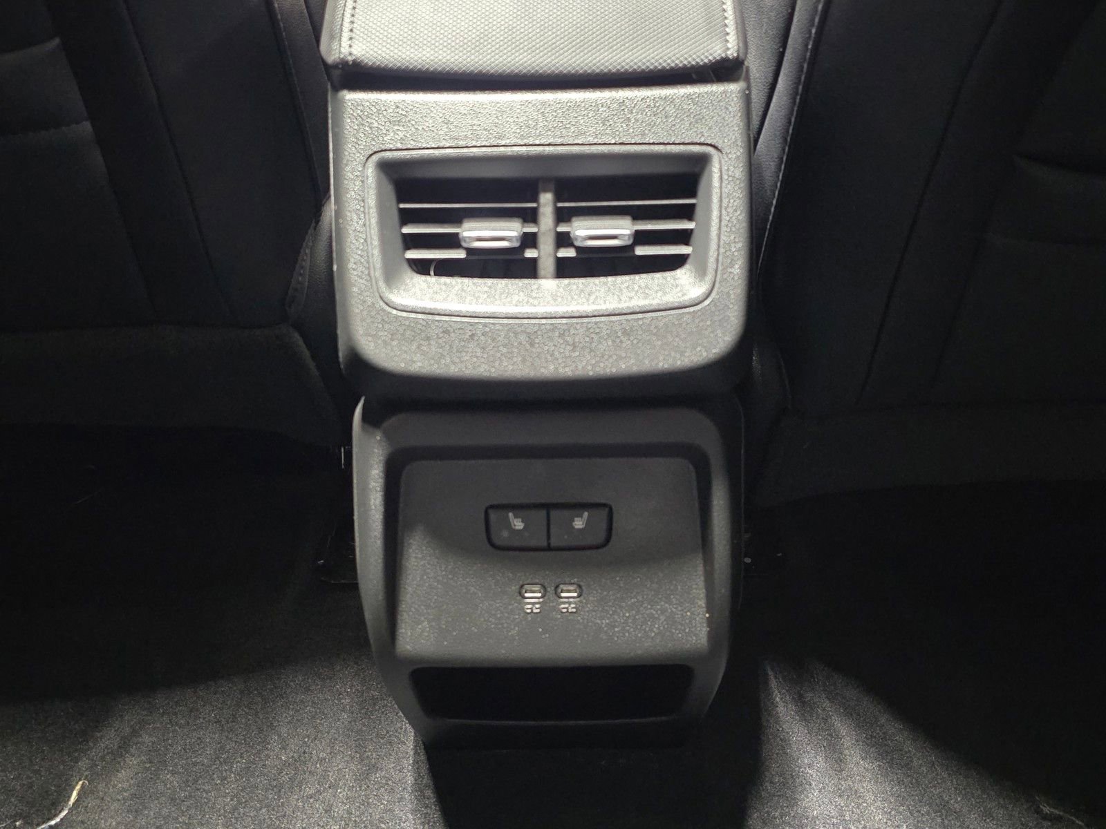 Used 2025 Chevrolet Equinox EV RS w/ Convenience Package II image 21