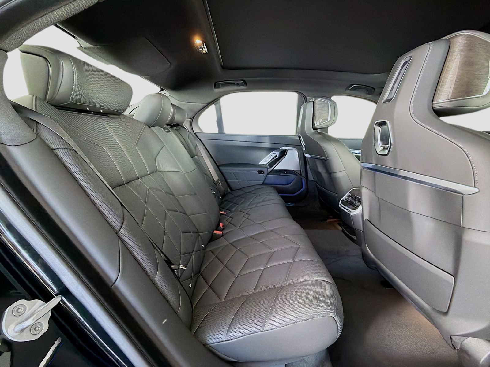 New 2026 BMW i7 xDrive60 AWD/4WD image 29