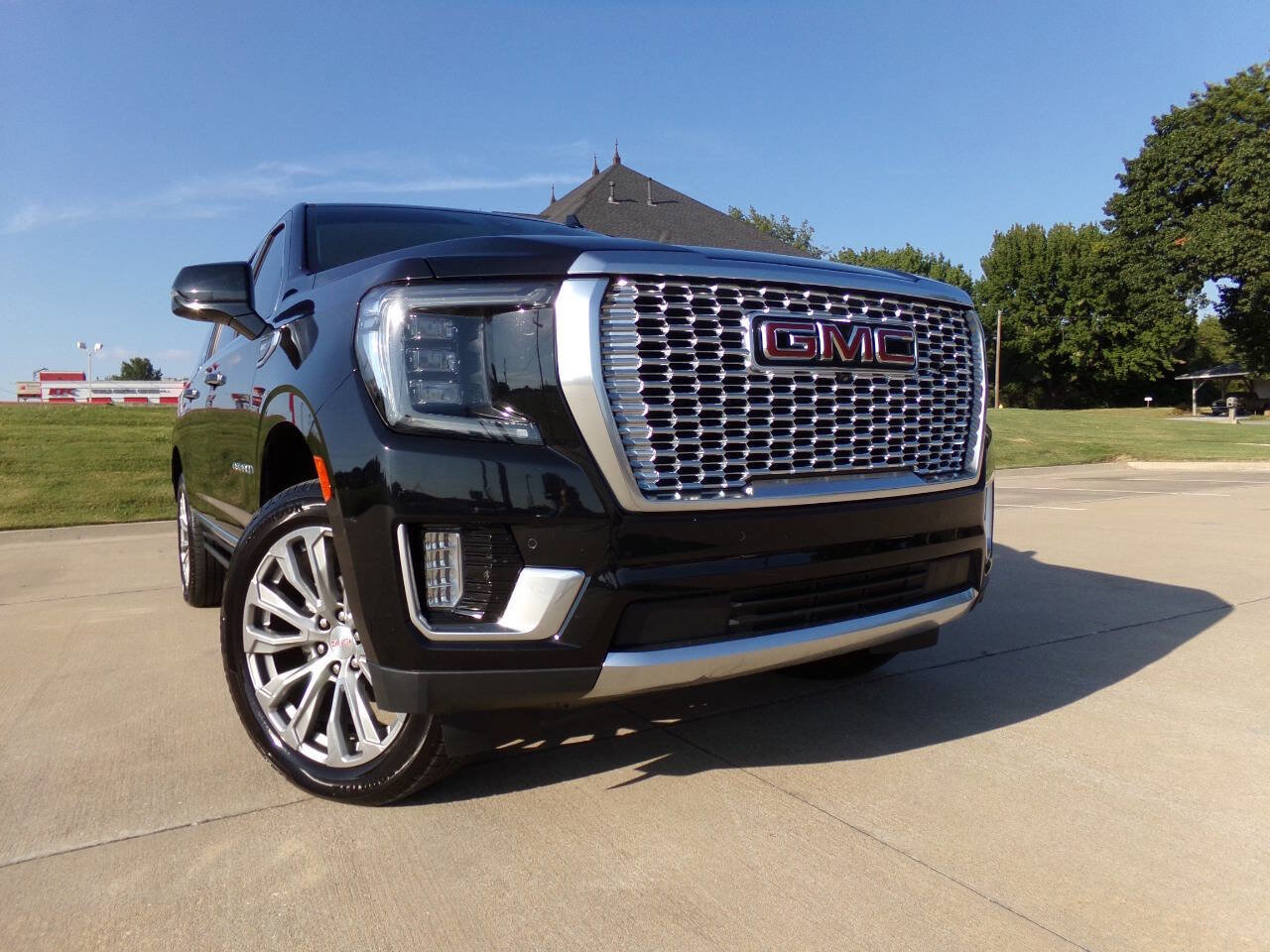 Used 2021 GMC Yukon XL Denali w/ Denali Premium Package image 6