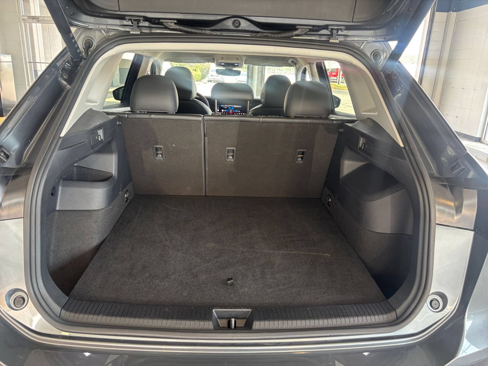 Used 2026 Volkswagen Tiguan SE FWD image 32