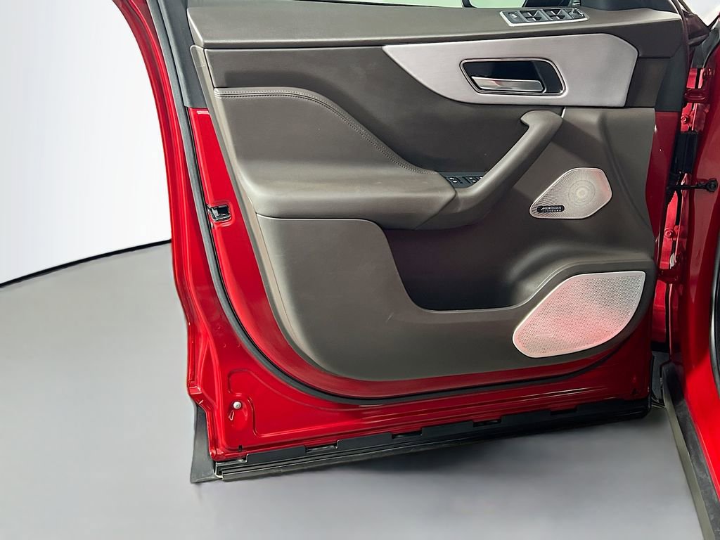 Used 2019 Jaguar F-PACE Portfolio image 18