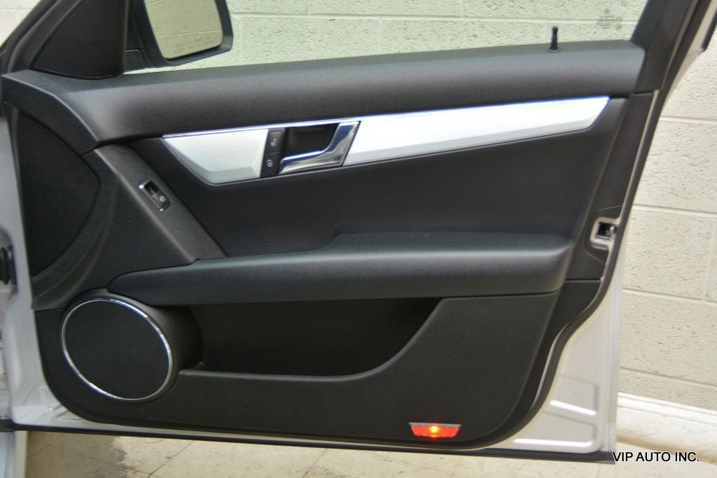 Used 2008 Mercedes-Benz C 300 4MATIC Sedan image 12
