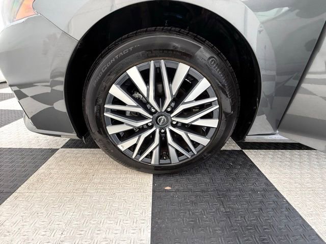 Used 2025 Nissan Altima 2.5 SV image 9