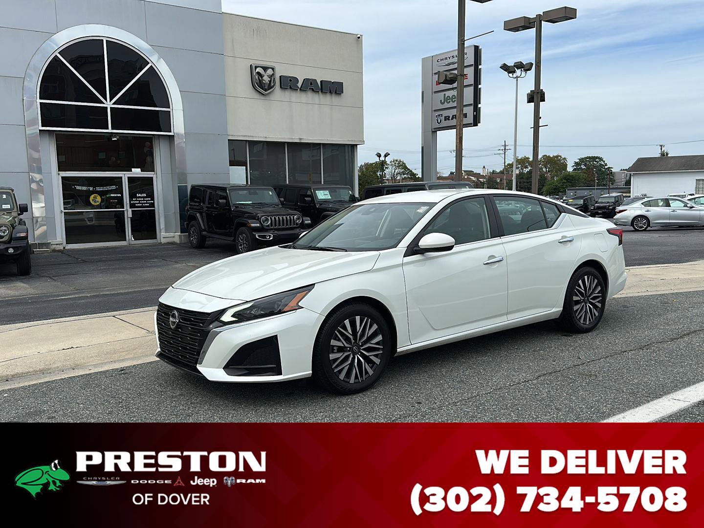 Used 2023 Nissan Altima 2.5 SV image 1