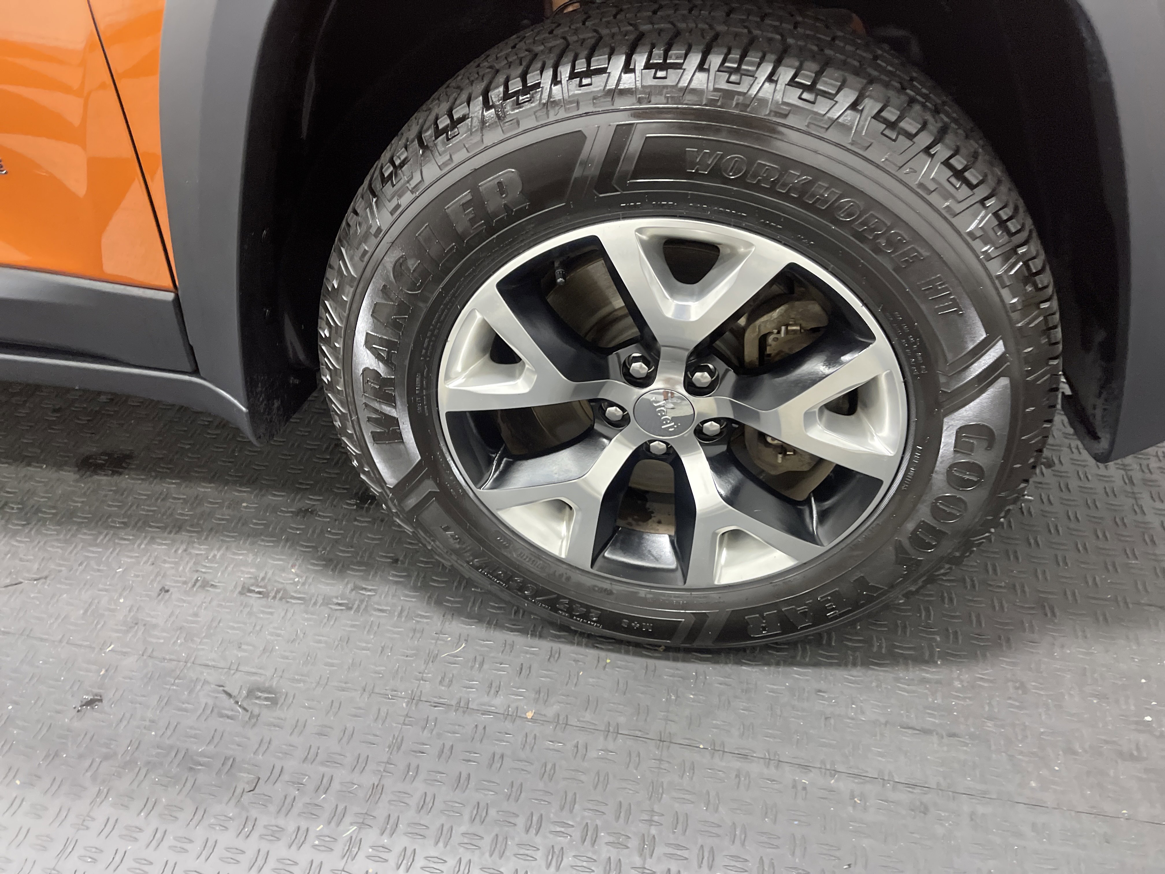 Used 2016 Jeep Cherokee Trailhawk w/ Comfort/Convenience Group AWD/4WD image 29
