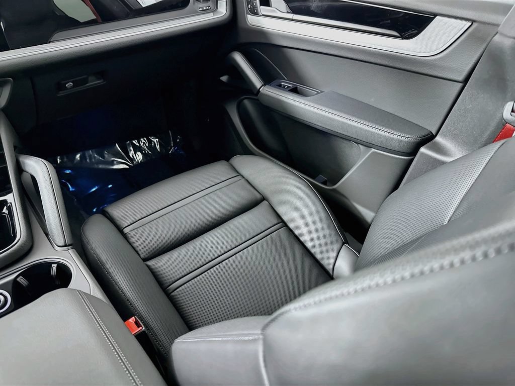 New 2026 Porsche Cayenne Coupe AWD/4WD image 25