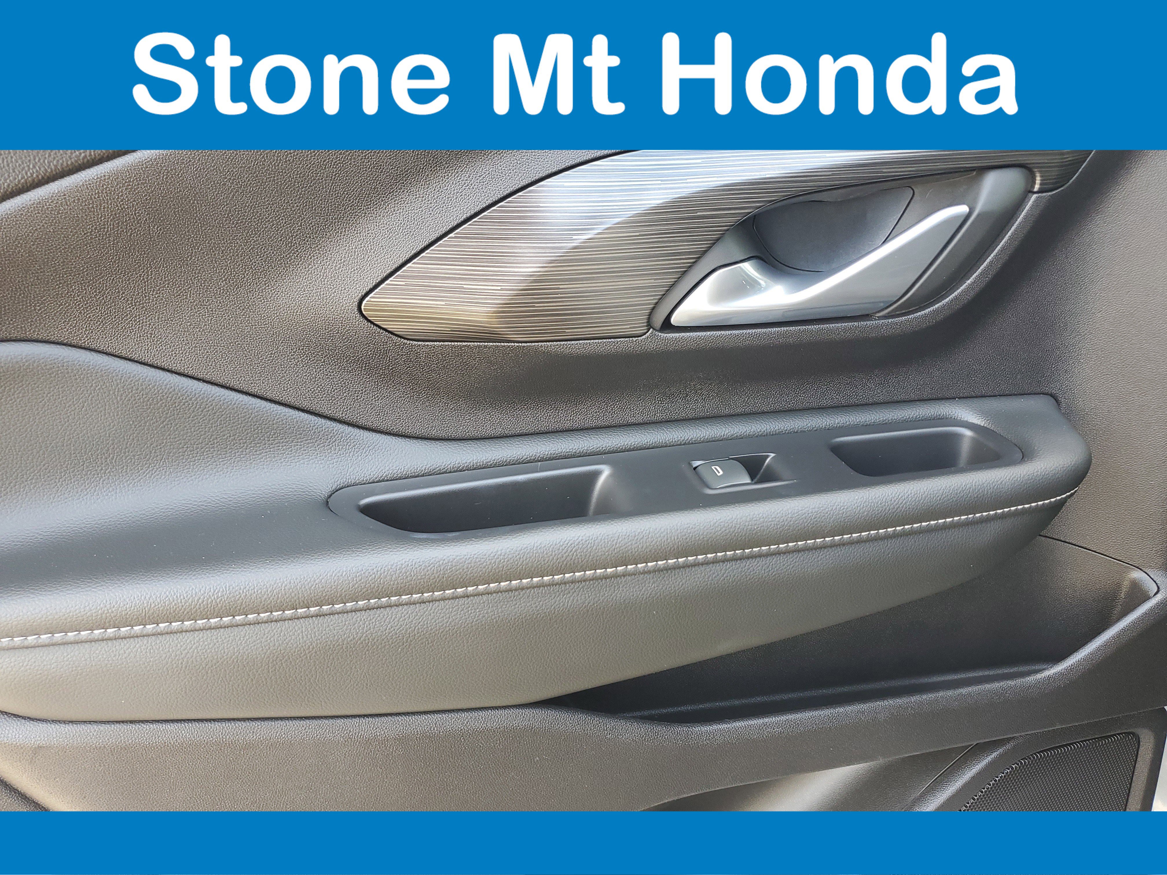 Used 2024 GMC Terrain SLT image 15