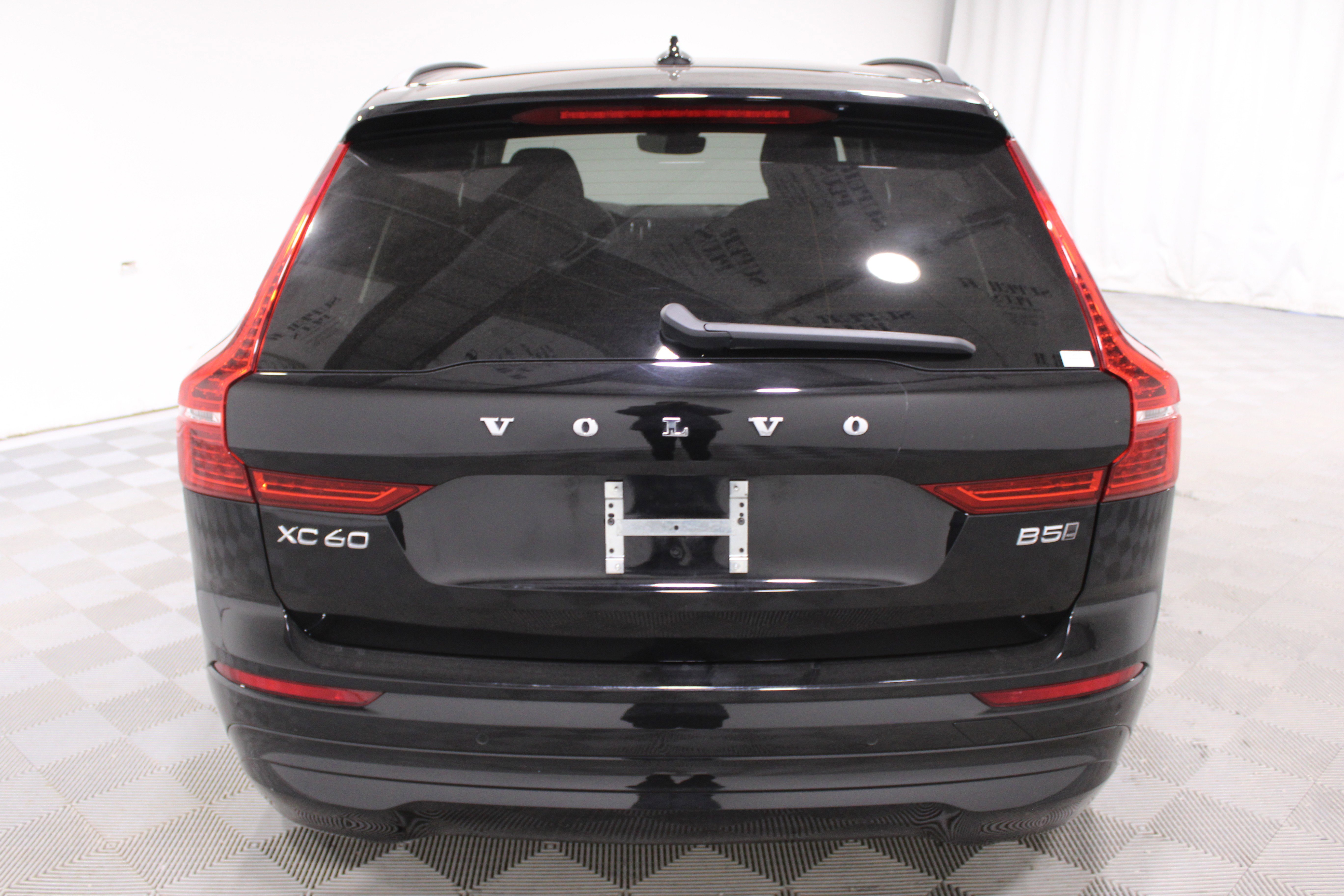 Used 2022 Volvo XC60 B5 Momentum AWD/4WD image 26