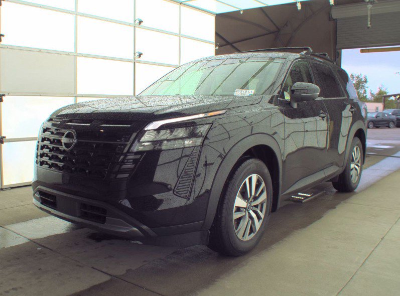 Used 2026 Nissan Pathfinder SL AWD/4WD image 2