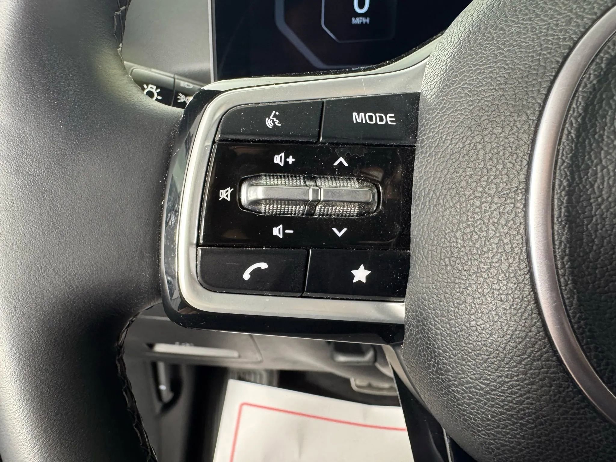 Used 2025 Kia Sorento SX image 15