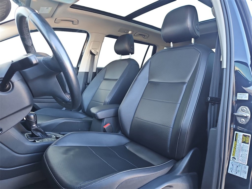 Used 2018 Volkswagen Tiguan SE w/ Panoramic Sunroof Package image 28