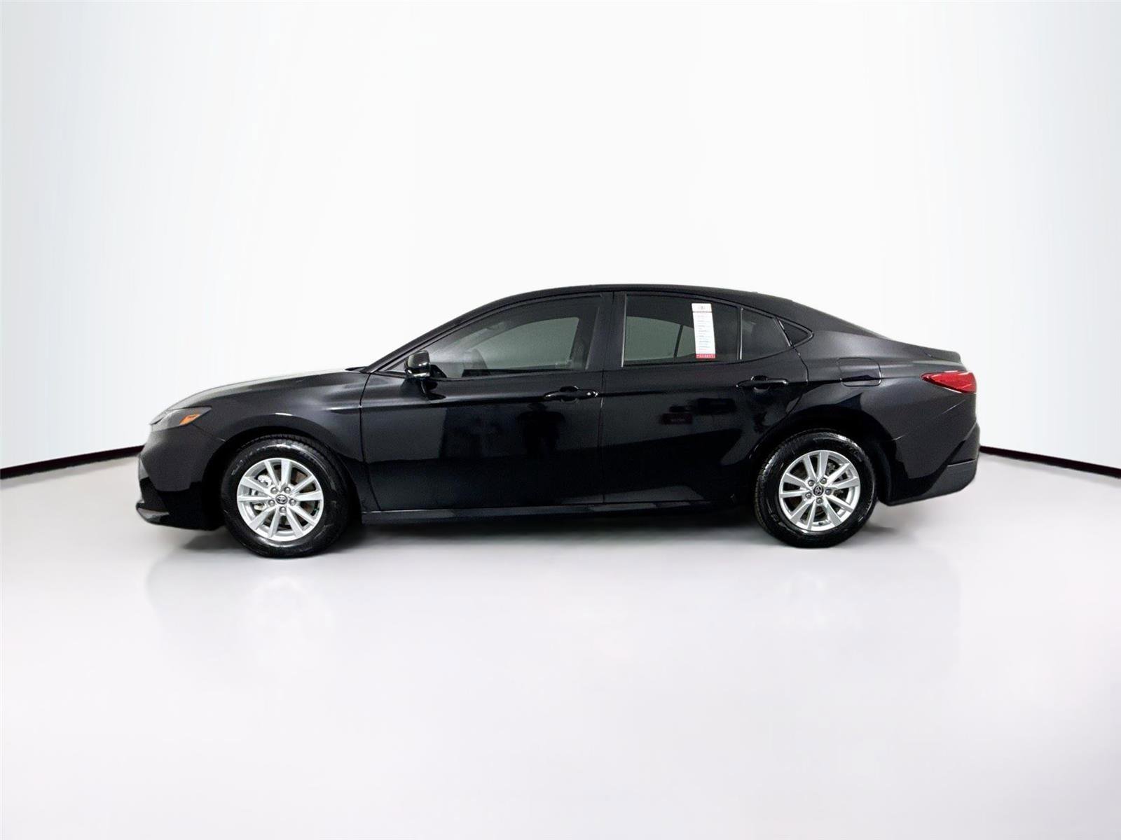 Used 2025 Toyota Camry LE w/ Convenience Package image 13